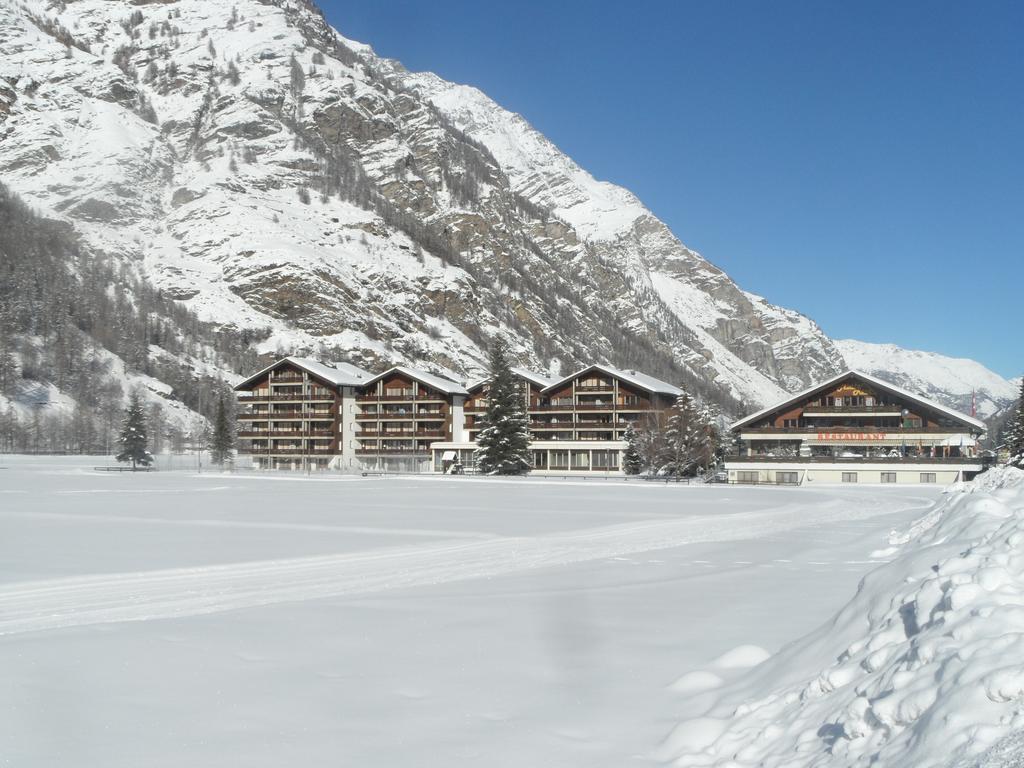 Appartements Monte Rosa Tasch Bagian luar foto